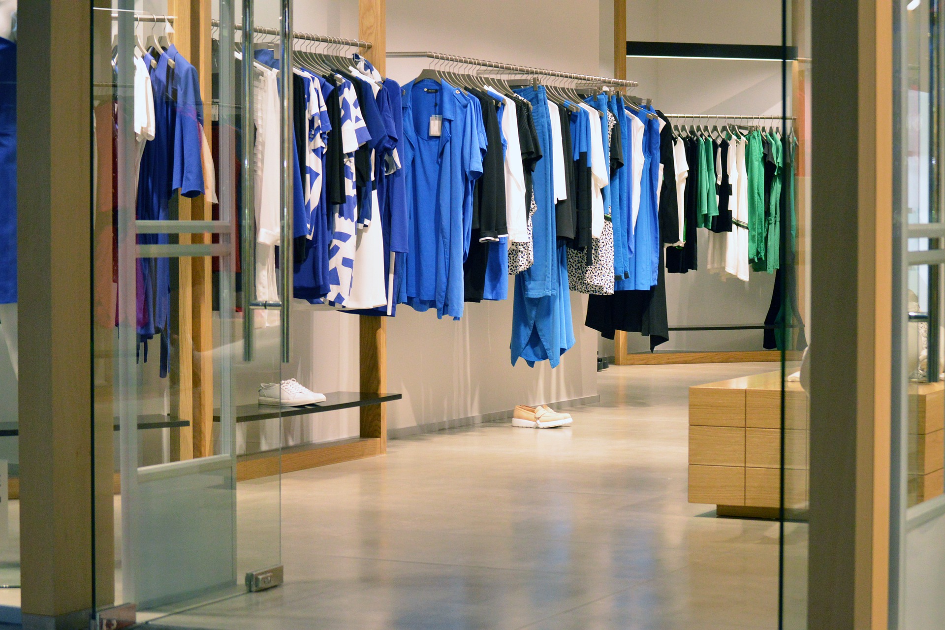 professional cleaning services for a retail store